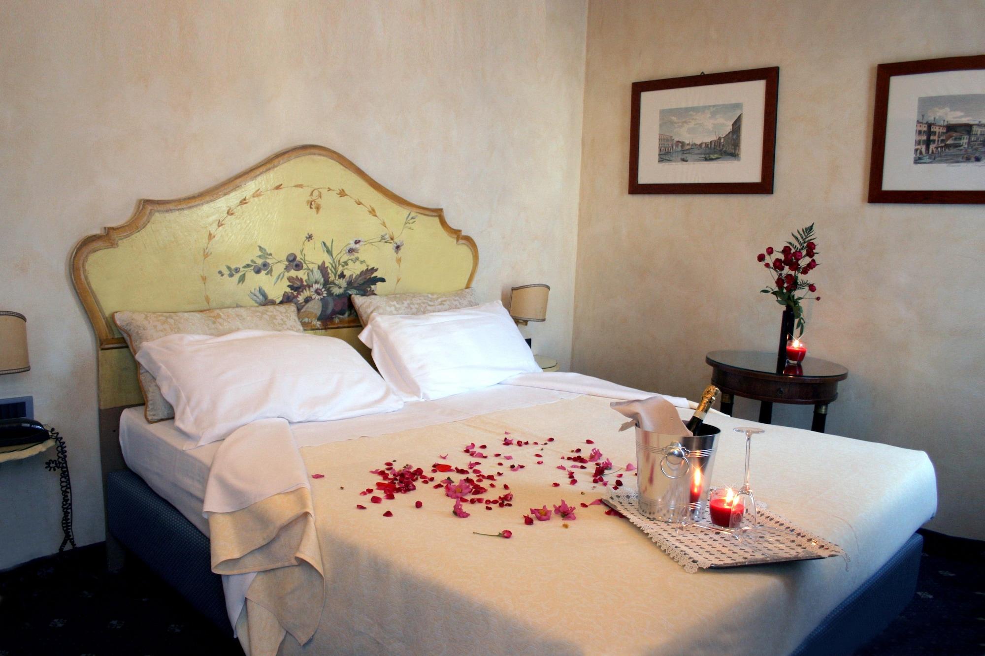 Ai Due Fanali Adults Only Hotel Velence Kültér fotó